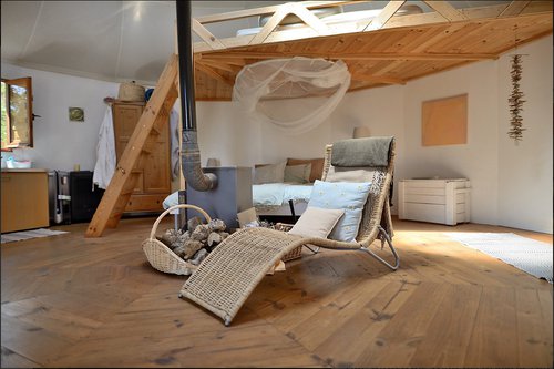 Zimmer Yurta.jpg