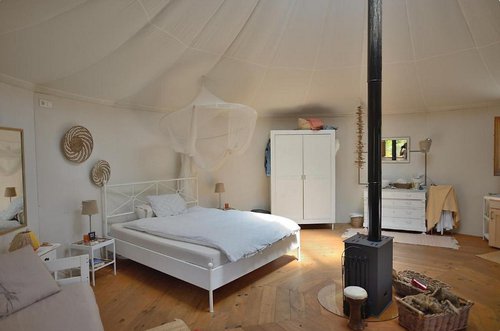 Zimmer Yurta1.jpg
